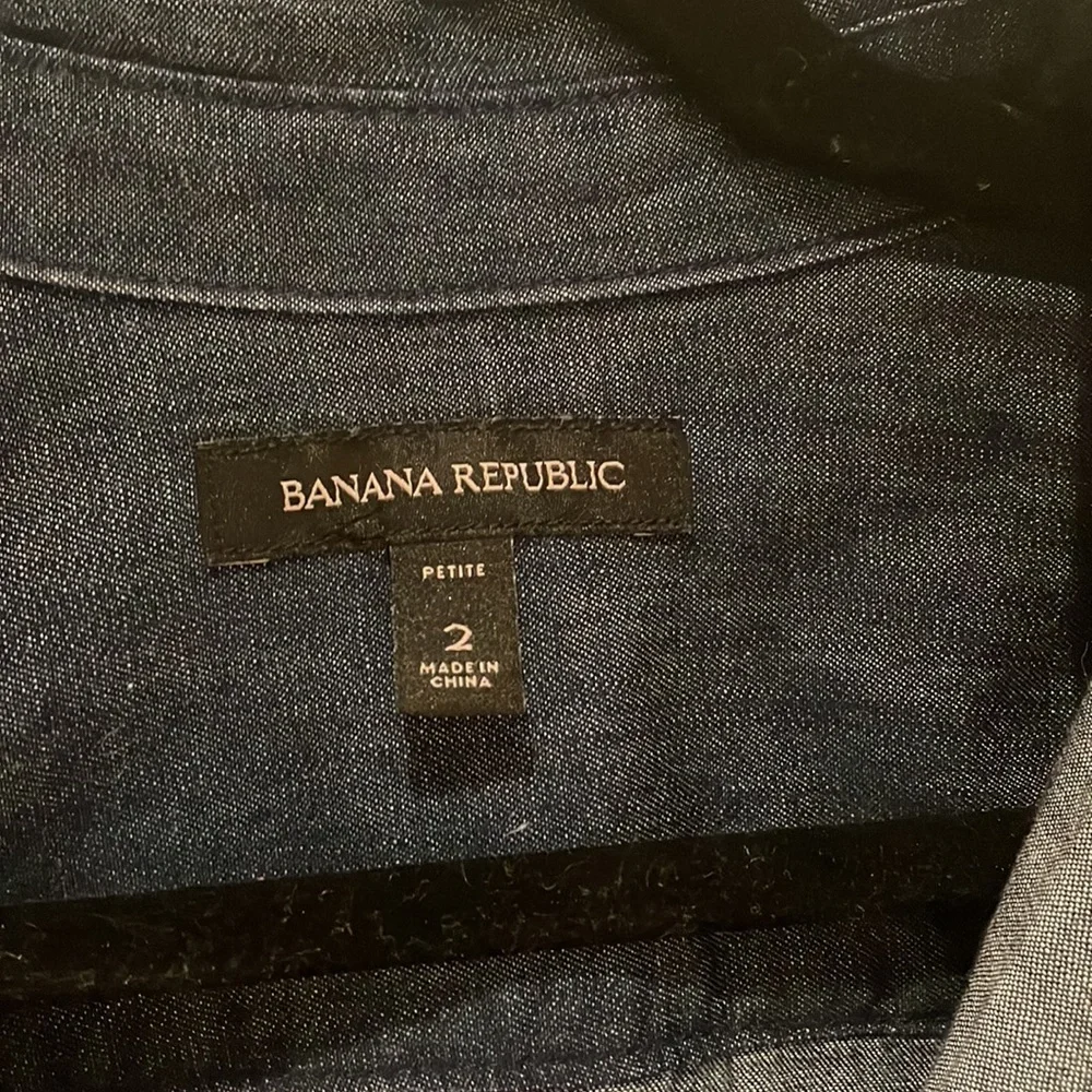 Adorable banana republic size 2 jean dress with pockets! - Picture 2 of 6